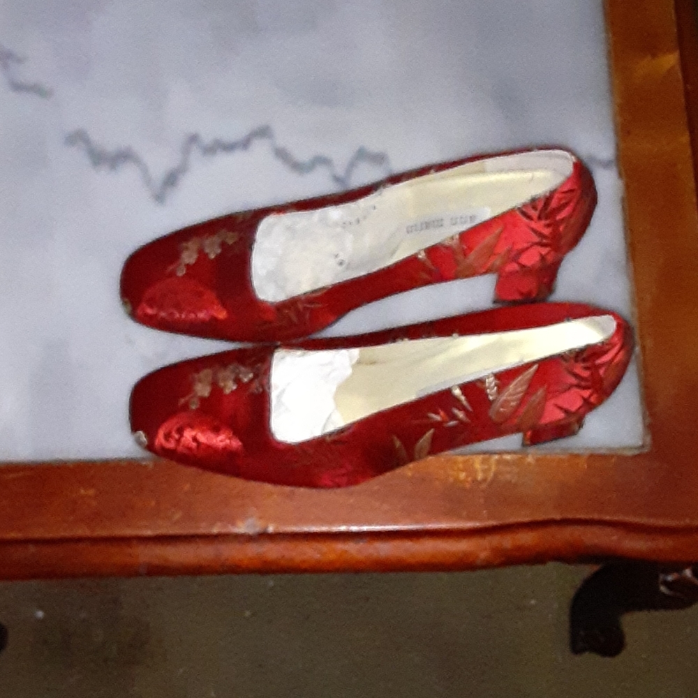 Ann Marino sz 7.5 oriental silk fabric w/leather